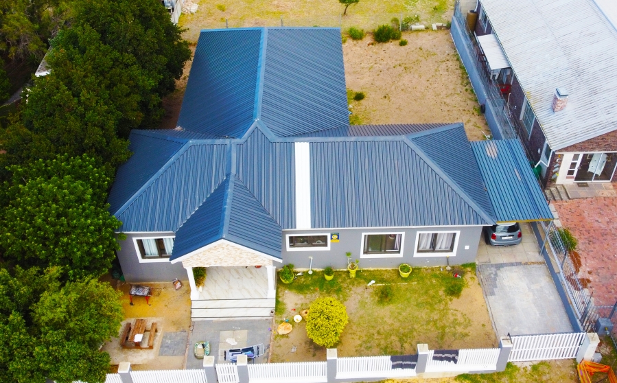 4 Bedroom Property for Sale in Palmiet Western Cape